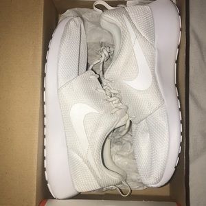 Nike Roshe Run in White